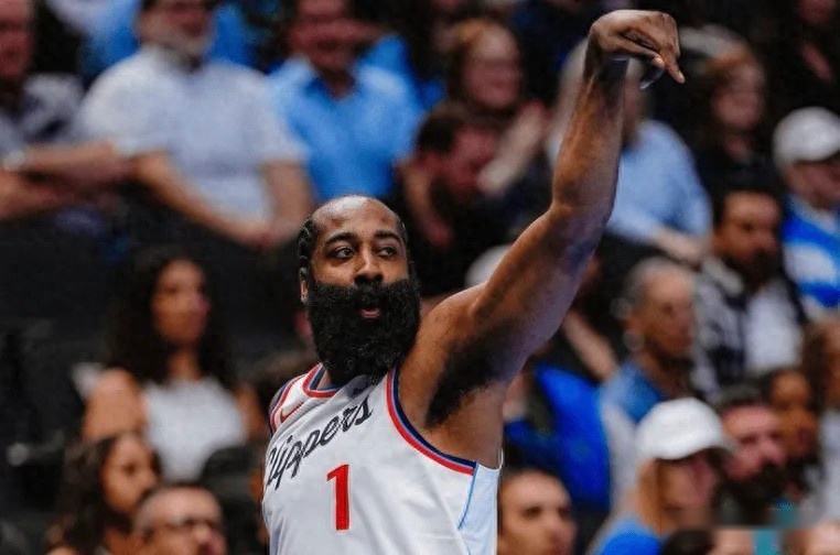 快船虐老鹰！哈登带动全队，科林斯祖巴茨回暖，桑德斯最佳第六人