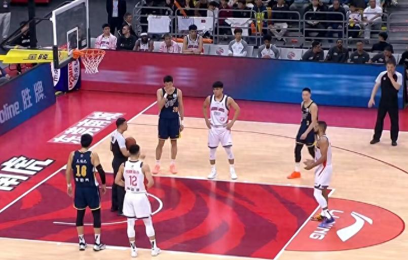 徐杰砍17+9郭艾伦低迷仅9+4 广东男篮险胜广州夺开赛三连胜